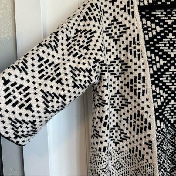 OVERSIZED COZY H&M black white monochromatic patterned short sleeve cardigan - Picture 2 of 8